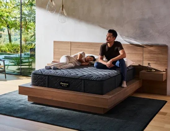beautyrest-black-series-one-couple